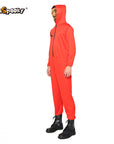 Mono Rojo con Capucha – Versatilidad que roba miradas