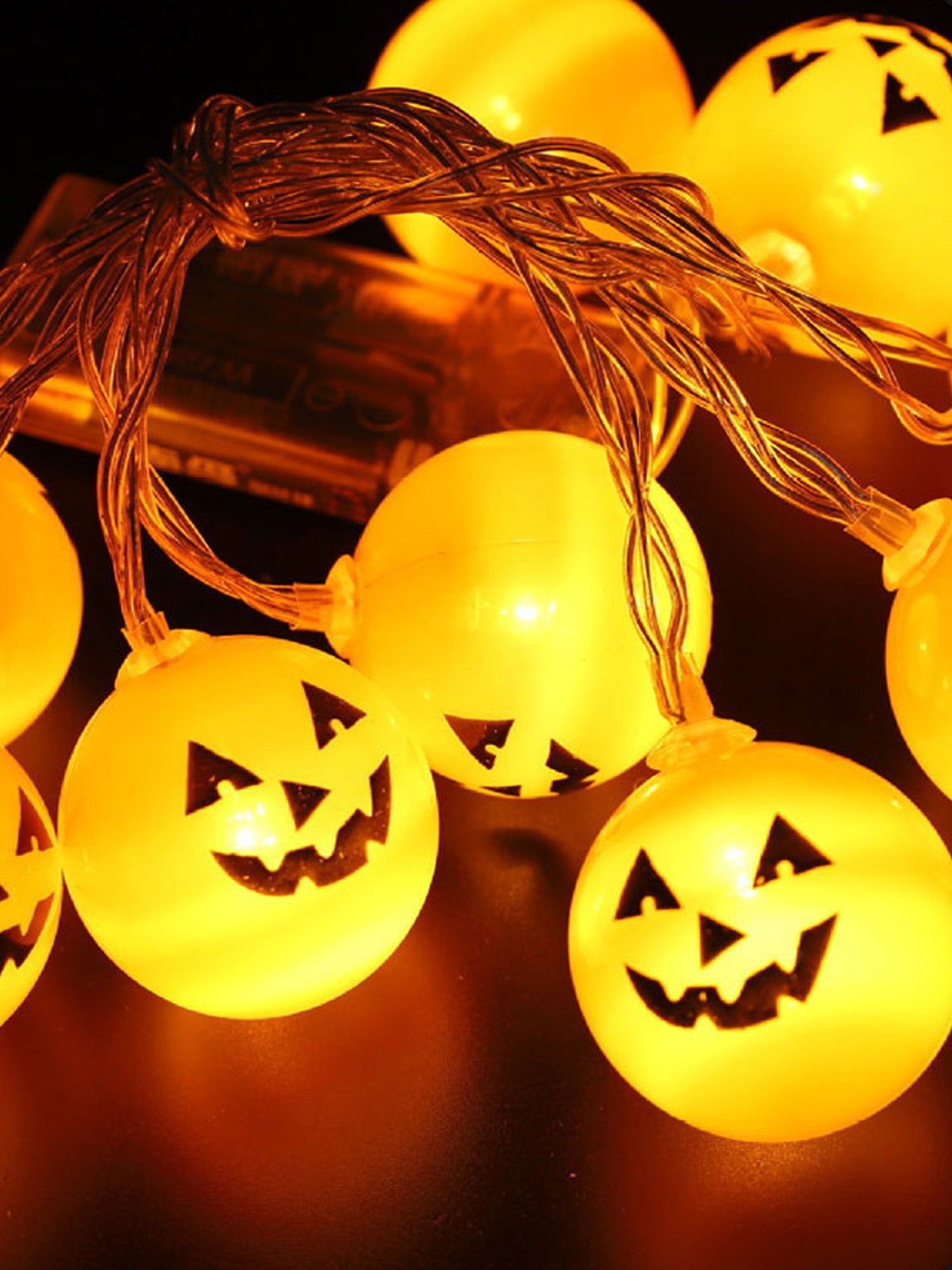 Guirnalda de Calaveras con Luz LED – Decoración Terrorífica de Halloween