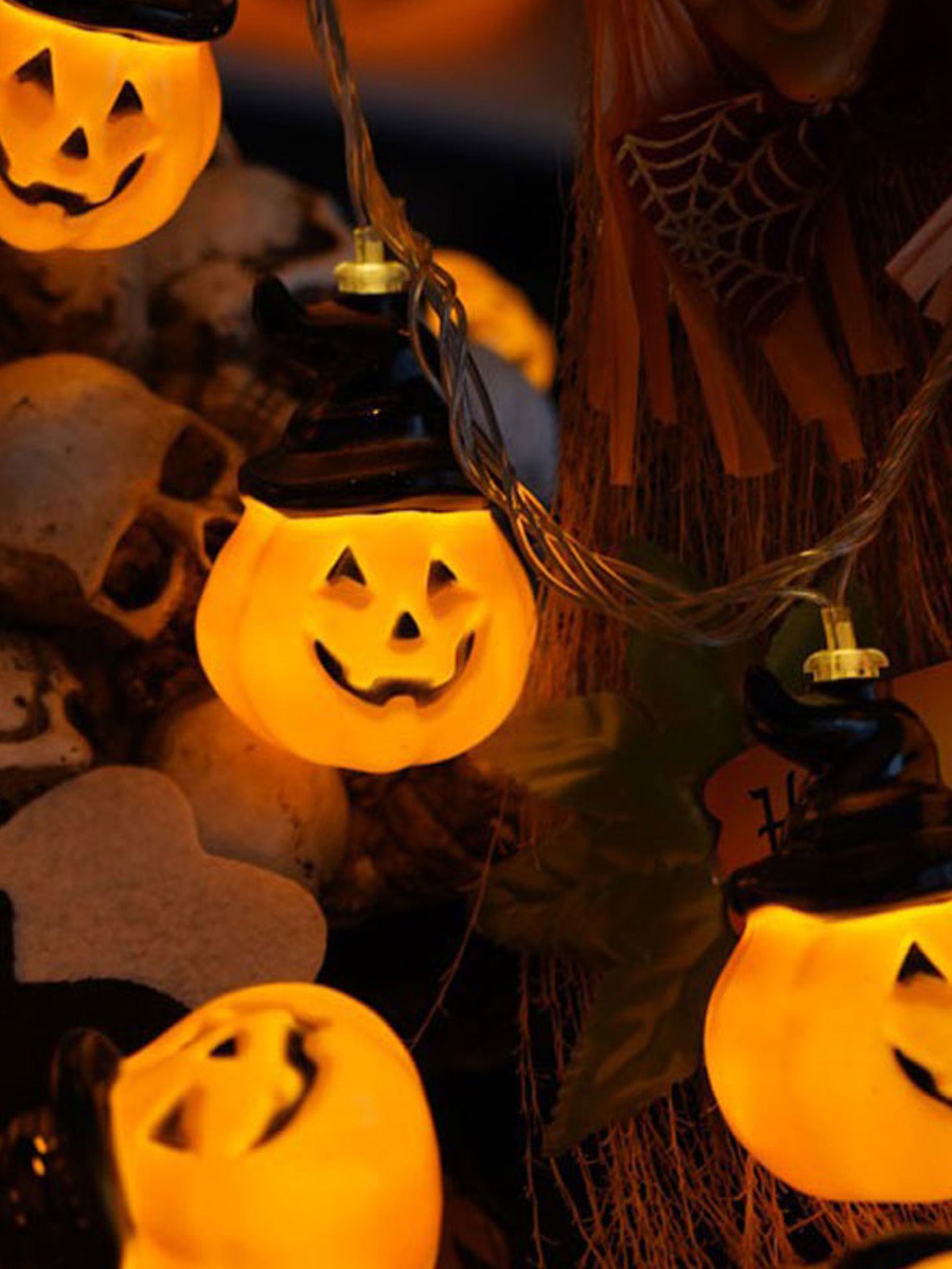 Guirnalda de Calaveras con Luz LED – Decoración Terrorífica de Halloween