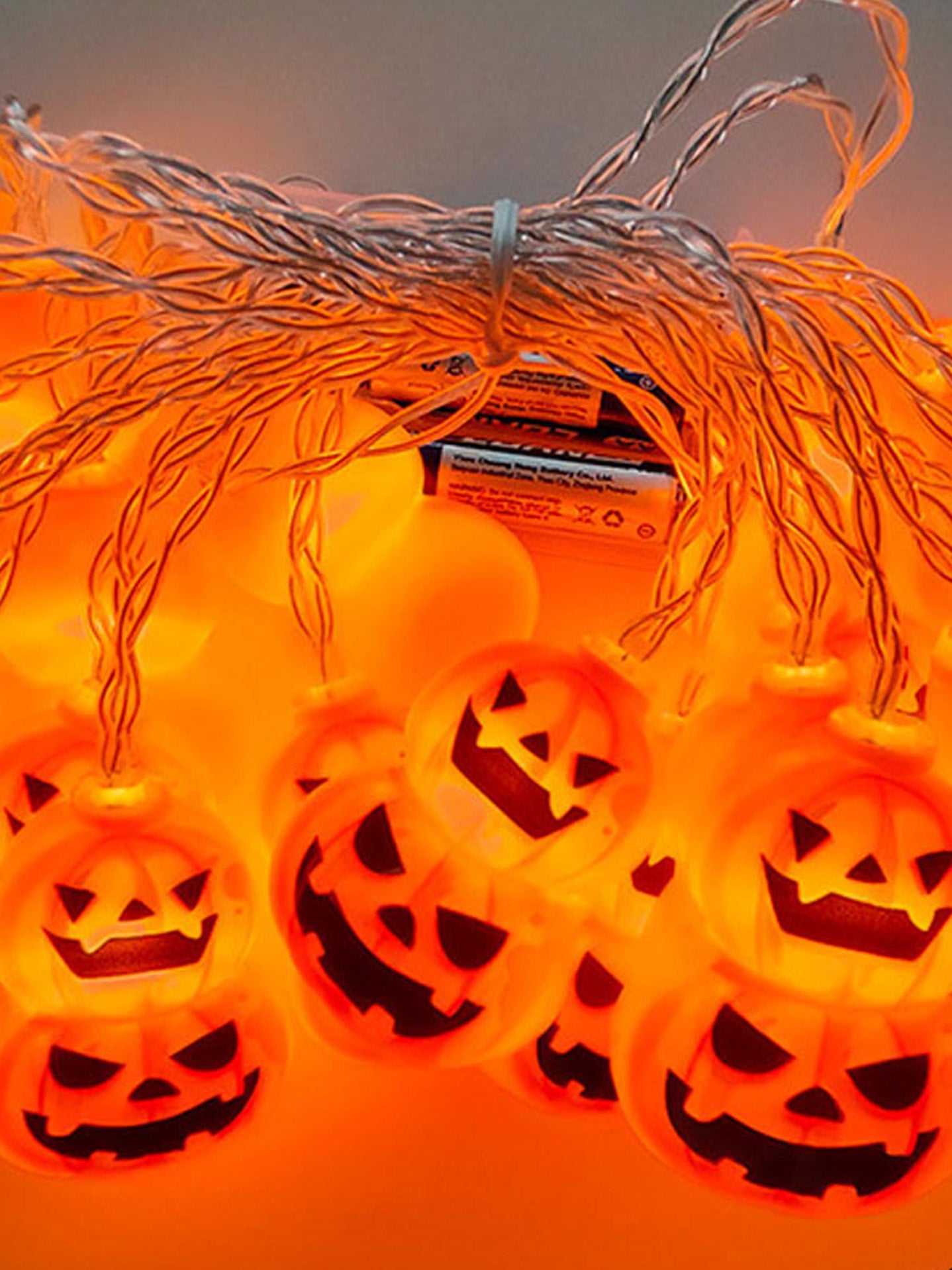 Guirnalda de Calaveras con Luz LED – Decoración Terrorífica de Halloween